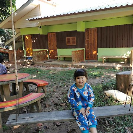 Home Garden Chaeson บ้านสวน ชวนฝัน Lampang Habitación foto